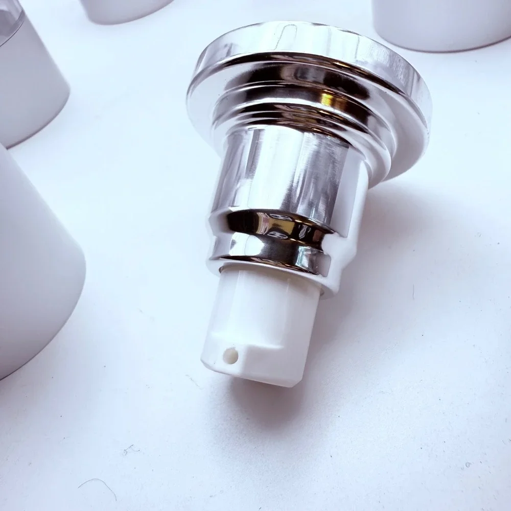 Lot of 15 Clear Airless Pump Bottles Silver Caps 50ml Travel Size